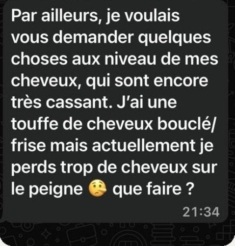 Message de Maya : ses cheveux bouclés sont encore très cassants et elle en perd trop sur le peigne.
